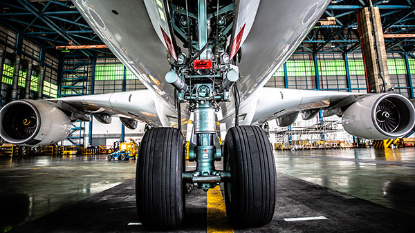 പിന്നോട്ട് അല്ല മുന്നോട്ട്! വിമാനത്തിന്റെ നോസ് ലാൻഡിംഗ് ഗിയറിനുമുണ്ട് ചില പ്രത്യേകതകൾ