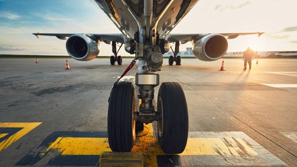 പിന്നോട്ട് അല്ല മുന്നോട്ട്! വിമാനത്തിന്റെ നോസ് ലാൻഡിംഗ് ഗിയറിനുമുണ്ട് ചില പ്രത്യേകതകൾ