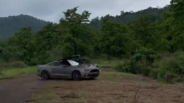 ഡ്യൂപ്പില്ലാതെ ഫോര്‍ഡ് മസ്താംഗില്‍ ഡ്രിഫ്റ്റിംഗ്; ലൊക്കേഷനിലുള്ളവരുടെ കിളിപറത്തി മമ്മൂട്ടി