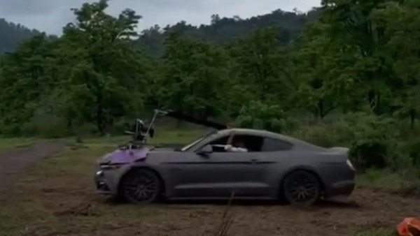 ഡ്യൂപ്പില്ലാതെ ഫോര്‍ഡ് മസ്താംഗില്‍ ഡ്രിഫ്റ്റിംഗ്; ലൊക്കേഷനിലുള്ളവരുടെ കിളിപറത്തി മമ്മൂട്ടി