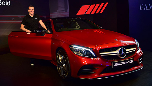 'പണം പോയി പവര്‍ വരട്ടെ'; ഇന്ത്യയില്‍ ഓരോ മണിക്കൂറിലും വില്‍ക്കുന്നത് 4 ലക്ഷ്വറി കാറുകള്‍ 