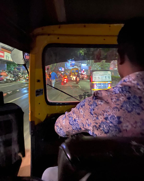 ട്രാഫിക്; S-ക്ലാസില്‍ നിന്നിറങ്ങി നടന്ന ബെന്‍സ് സിഇഒ ഓട്ടോയില്‍ കയറി തടിതപ്പി 