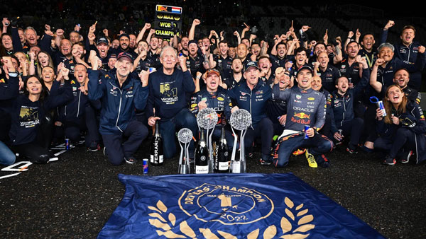 വീണ്ടും 'പൊന്നപ്പനായി' വെര്‍സ്റ്റപ്പന്‍; ഫോര്‍മുല വണില്‍ ഹാമില്‍ട്ടണ് പോലുമില്ലാത്ത റെക്കോഡും സ്വന്തം