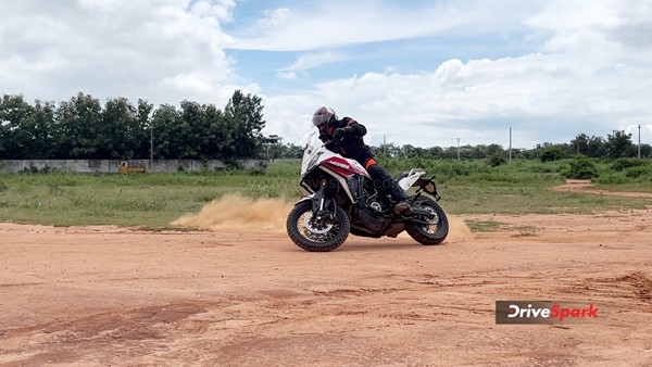 സാഹസികതയിലേക്ക് ഇറങ്ങിച്ചെല്ലാം; Moto Morini X-Cape 650X റിവ്യു