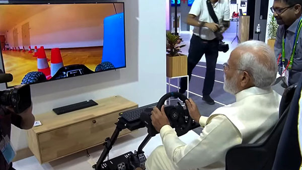 സ്വീഡനിൽ കാർ ഓടിച്ച് പ്രധാനമന്ത്രി, സാധ്യമാക്കിയത് 5G കണക്റ്റഡ് ടെക്നോളജിയിലൂടെ