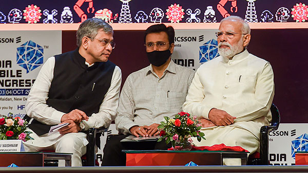 സ്വീഡനിൽ കാർ ഓടിച്ച് പ്രധാനമന്ത്രി, സാധ്യമാക്കിയത് 5G കണക്റ്റഡ് ടെക്നോളജിയിലൂടെ