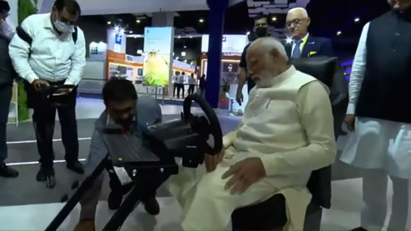 സ്വീഡനിൽ കാർ ഓടിച്ച് പ്രധാനമന്ത്രി, സാധ്യമാക്കിയത് 5G കണക്റ്റഡ് ടെക്നോളജിയിലൂടെ