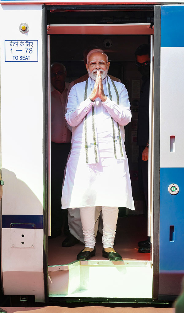 സ്വീഡനിൽ കാർ ഓടിച്ച് പ്രധാനമന്ത്രി, സാധ്യമാക്കിയത് 5G കണക്റ്റഡ് ടെക്നോളജിയിലൂടെ