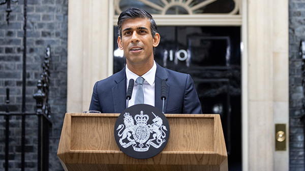 അകമ്പടിക്ക് വൻ നിരയൊന്നുമില്ല, ബ്രിട്ടീഷ് പ്രധാനമന്ത്രിയുടെ ഔദ്യോഗിക വാഹനം ഏതെന്ന് അറിയാമോ? 