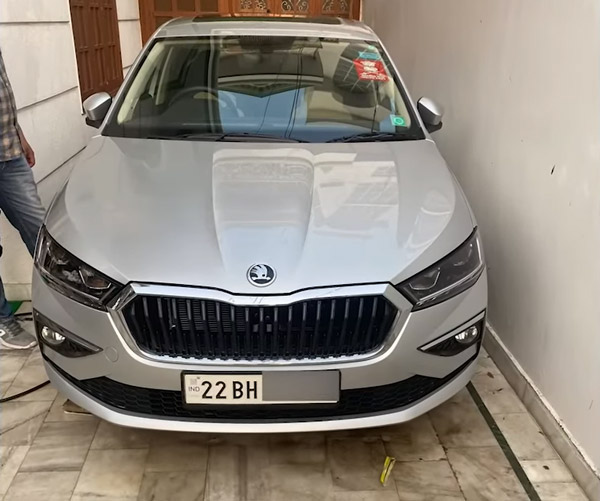 Skoda Slavia-ക്ക് പാര്‍ക്കിങ്ങിൽ തീപിടിച്ചു; 4 മാസത്തിന് ശേഷം ഉടമക്ക് പുത്തൻ കാർ 