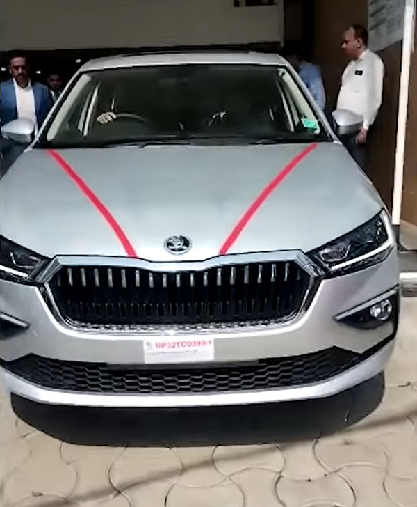 Skoda Slavia-ക്ക് പാര്‍ക്കിങ്ങിൽ തീപിടിച്ചു; 4 മാസത്തിന് ശേഷം ഉടമക്ക് പുത്തൻ കാർ 