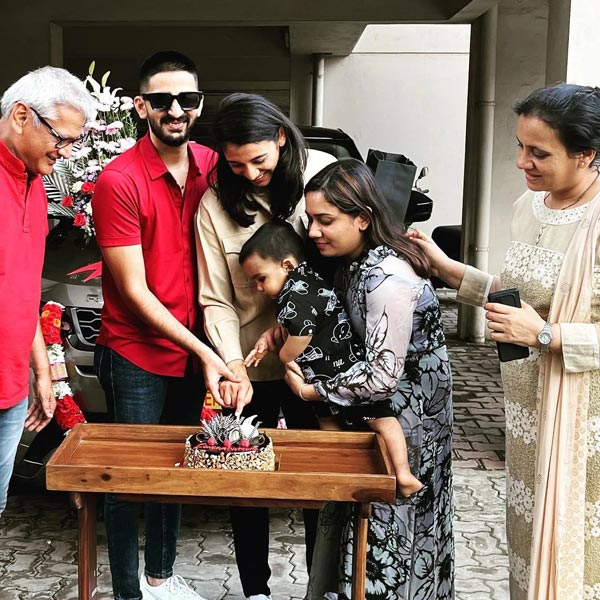 വേറെ റേഞ്ചായി സ്മൃതി മന്ദാന; 72 ലക്ഷത്തിന്റെ Range Rover Evoque സ്വന്തമാക്കി