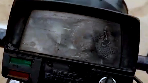 സീല്ക്കാരം കേട്ട് ബൈക്ക് സൈഡാക്കി; സ്പീഡോമീറ്ററിനുള്ളില് കണ്ടത് ഉഗ്രന് വിഷപ്പാമ്പിനെ സീല്ക്കാരം കേട്ട് ബൈക്ക് സൈഡാക്കി; സ്പീഡോമീറ്ററിനുള്ളില് കണ്ടത് ഉഗ്രന് വിഷപ്പാമ്പിനെ