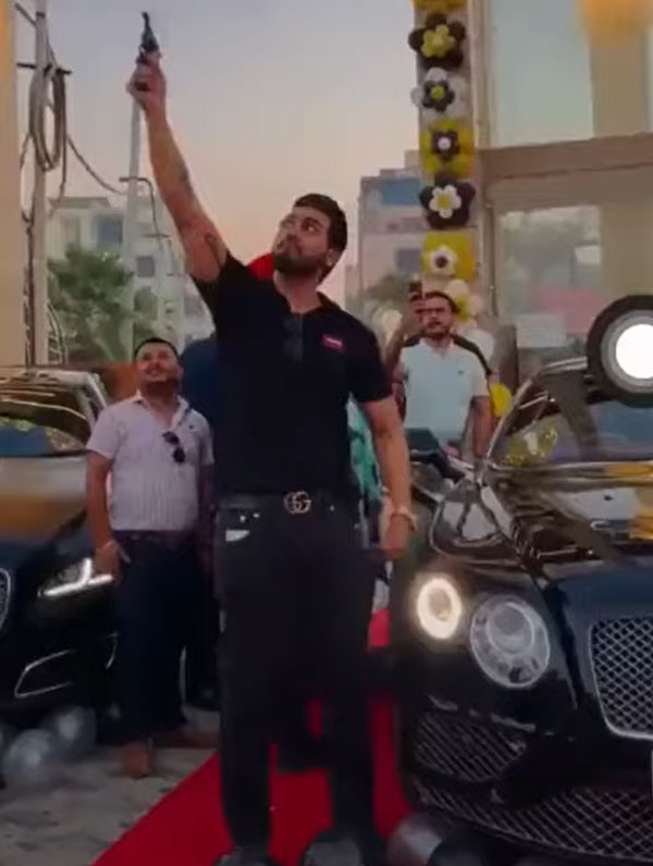 പുതിയ Bentley വാങ്ങിയ സന്തോഷം ആകാശത്തേക്ക് വെടിയുതിര്‍ത്ത് ആഘോഷിച്ചു; ബില്‍ഡറുടെ മകന്‍ അറസ്റ്റില്‍