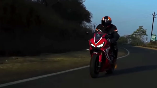 കാരണമില്ലാതെ തടഞ്ഞ പൊലീസുകാരെ മാജിക് ട്രിക്കില്‍ 'വീഴ്ത്തി' സൂപ്പര്‍ ബൈക്ക് റൈഡര്‍