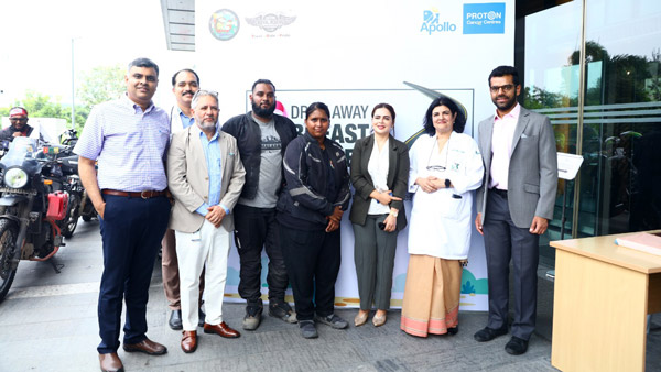 Himalayan-ല് 18,000 കി.മീ റൈഡ് പൂര്ത്തീകരിച്ച് ദമ്പതികള്; ഇന്ത്യയും നേപ്പാളും ചുറ്റിയത് വലിയൊരു ലക്ഷ്യവുമായി Himalayan-ല് 18,000 കി.മീ റൈഡ് പൂര്ത്തീകരിച്ച് ദമ്പതികള്; ഇന്ത്യയും നേപ്പാളും ചുറ്റിയത് വലിയൊരു ലക്ഷ്യവുമായി