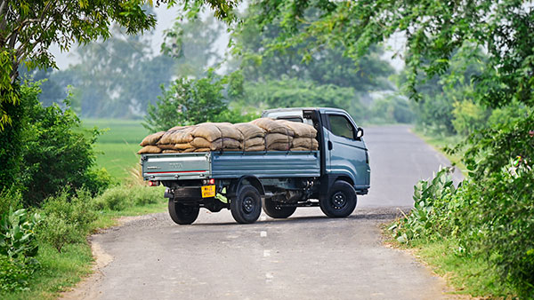 Yodha 2.0, Intra V20 Bi-Fuel, Intra V50 പിക്ക്അപ്പുകളില്‍ പുതിയ ചരിത്രം കുറിച്ച് Tata; ഡെലിവറി ആരംഭിച്ചു