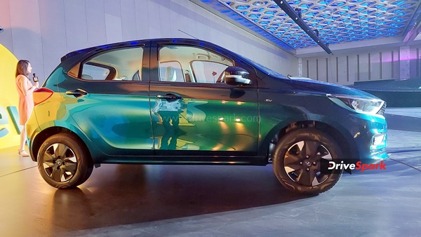 ഹിറ്റടിച്ച് Tiago EV; ആദ്യദിനം തേടിയെത്തിയത് 10,000 ബുക്കിംഗുകളെന്ന് Tata Motors