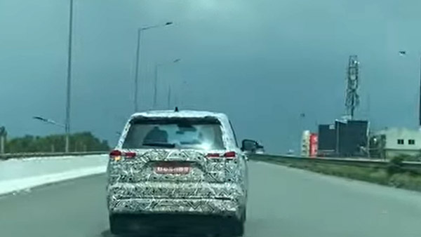 കിടിലന്‍ ലുക്കും, കൈനിറയെ ഫീച്ചറുകളും; പരീക്ഷണയോട്ടം തകൃതിയാക്കി Toyota Innova