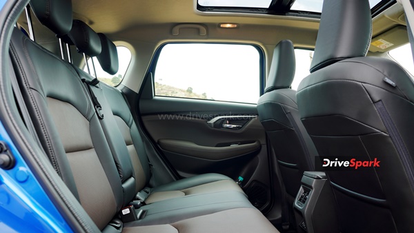 Toyota HyRyder വാങ്ങാതെ തന്നെ 'സ്വന്തമാക്കി' ഉപയോഗിക്കാം; നിങ്ങള്‍ ചെയ്യേണ്ടത് ഇത്രമാത്രം