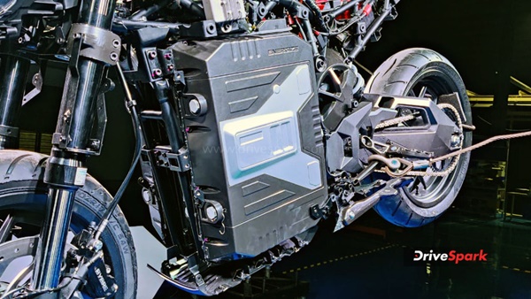 പൂര്‍ണ ചാര്‍ജില്‍ 307 കിലോമീറ്റര്‍ റേഞ്ച്; F77 ഇലക്ട്രിക്ക് ബൈക്കിനെ വെളിപ്പെടുത്തി Ultraviolette