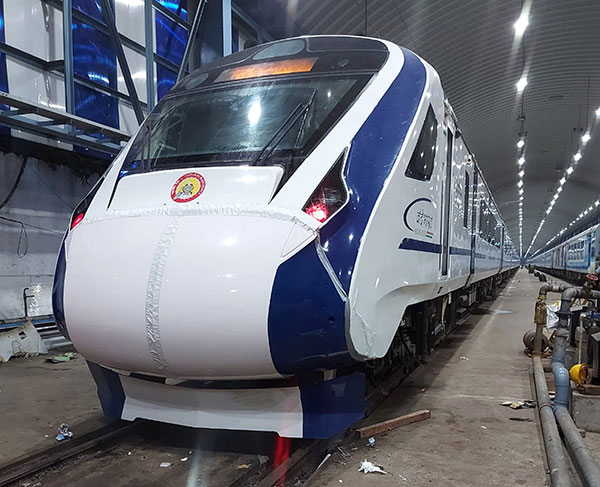 6-ാം ദിവസം അപകടത്തില്‍ പെട്ട് വന്ദേ ഭാരത് എക്‌സ്പ്രസ്; 'സോപ്പ് പെട്ടി' വിമര്‍ശനങ്ങള്‍ക്ക് പിന്നിലെ യാഥാര്‍ത്ഥ്യം 