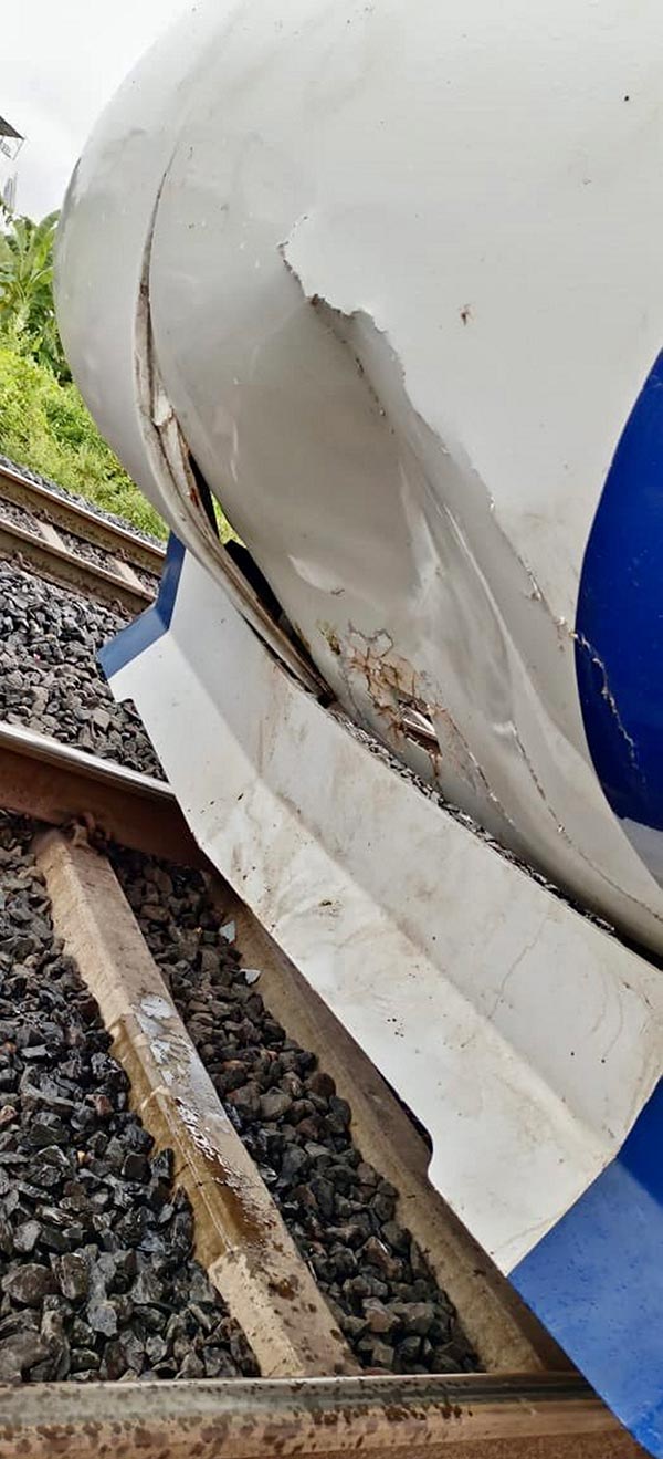 പോത്തുകള്‍ക്ക് പിന്നാലെ പശു; വീണ്ടും അപകടത്തില്‍പ്പെട്ട് വന്ദേ ഭാരത് എക്‌സ്പ്രസ്