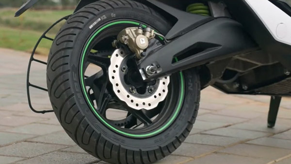 കൂടുതല്‍ കരുത്തും, ഫീച്ചറുകളും; Ather 450X ഇലക്ട്രിക് സ്‌കൂട്ടറിന്റെ പുതിയ പതിപ്പ് അണിയറയില്‍