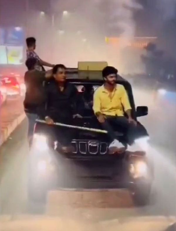 ഓടുന്ന Scorpio-യുടെ മുകളില്‍ പടക്കം പൊട്ടിച്ച് ആഘോഷം; പൊലീസ് നല്‍കിയ ശിക്ഷ കാണണോ?