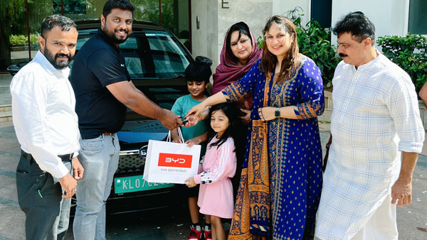 ആസിഫിന്റെ ഗരാജിലേക്ക് BYD e6 ഇലക്‌ട്രിക് എംപിവി കൂടി, വാങ്ങിയത് ഭാര്യ സമ ആസിഫ് അലി