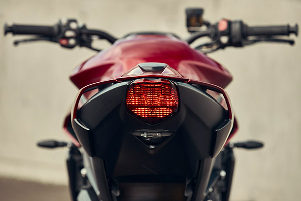 Triumph പ്രേമികളേ ഇതിലെ ഇതിലെ... പുതിയ 2022 മോഡൽ Street Triple 765 ശ്രേണി വിപണിയിൽ