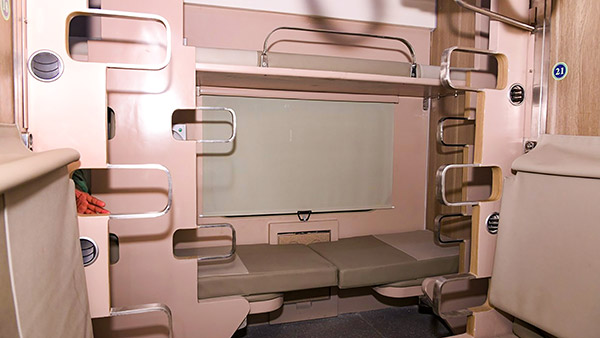 ട്രെയിനിലെ ഈ എസി കംപാര്‍ട്ട്‌മെന്റില്‍ ഇനി ഒരിക്കലും യാത്ര ചെയ്യാന്‍ പറ്റില്ല; ടിക്കറ്റ് ബുക്കിംഗ് ശ്രദ്ധിച്ച് മതി 