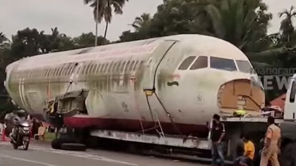 'എയര്‍ ഇന്ത്യ വിമാനം കൊല്ലം ദേശീയ പാതയില്‍'; കാണാന്‍ വന്‍ ജനക്കൂട്ടം; പലയിടത്തും ഗതാഗതക്കുരുക്ക്