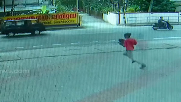 പരാതി കൊടുത്തു വരുമ്പോള്‍ മോഷണം പോയ ബൈക്ക് കണ്‍മുമ്പില്‍; കോഴിക്കോട്ടെ പമ്പില്‍ പിന്നീട് നടന്നത്