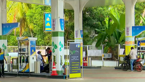 പരാതി കൊടുത്തു വരുമ്പോള്‍ മോഷണം പോയ ബൈക്ക് കണ്‍മുമ്പില്‍; കോഴിക്കോട്ടെ പമ്പില്‍ പിന്നീട് നടന്നത്