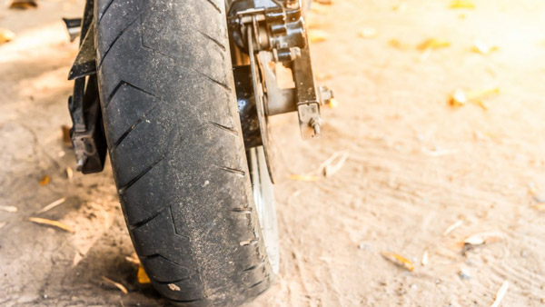 ബൈക്ക് ടയർ മാറ്റേണ്ടത് എപ്പോള്‍? ഈ 7 ലക്ഷണങ്ങള്‍ അവഗണിക്കരുതേ...