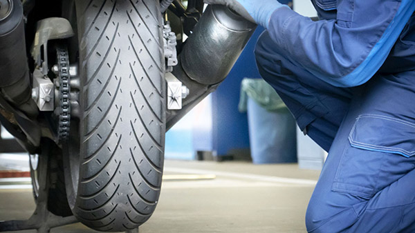 ബൈക്ക് ടയർ മാറ്റേണ്ടത് എപ്പോള്‍? ഈ 7 ലക്ഷണങ്ങള്‍ അവഗണിക്കരുതേ...