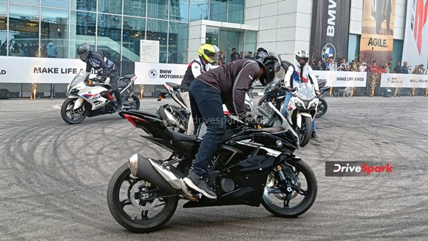 BMW G 310 RR vs Kawasaki Ninja 300: പ്രധാന വ്യത്യാസങ്ങളും താരതമ്യവും അറിയാം