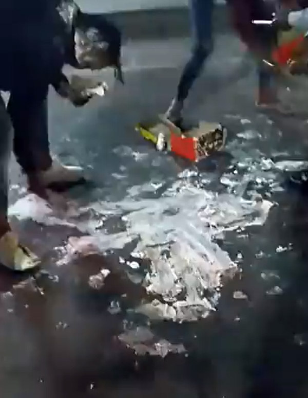 പൊതുനിരത്തില്‍ ബര്‍ത്ത്‌ഡേ ആഘോഷം വേണ്ട; യുവാവിന് പൊലീസ് കൊടുത്ത 'പണി' കണ്ടോ...