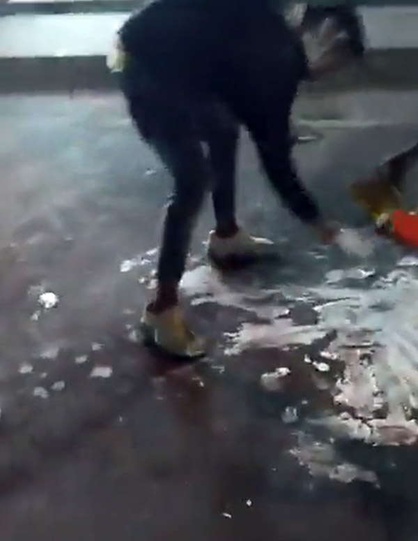 പൊതുനിരത്തില്‍ ബര്‍ത്ത്‌ഡേ ആഘോഷം വേണ്ട; യുവാവിന് പൊലീസ് കൊടുത്ത 'പണി' കണ്ടോ...