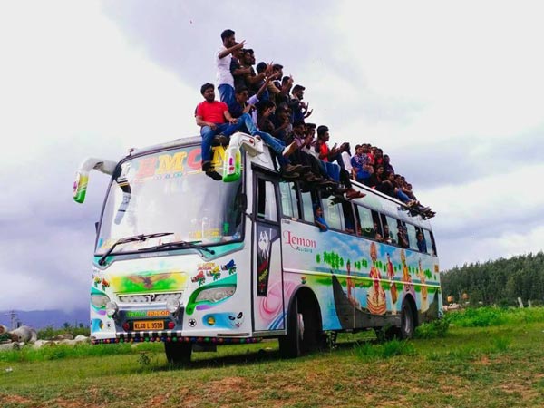 അതിർത്തി കടക്കുവോളം നാരായണ..അത് കഴിഞ്ഞാൽ നിയമത്തിന് പുല്ല് വില
