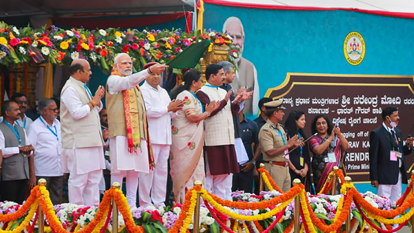 ഇന്ത്യൻ റെയിൽവേയുടെ വക ഒരു കാശി ട്രിപ്പ്..കമോൺ