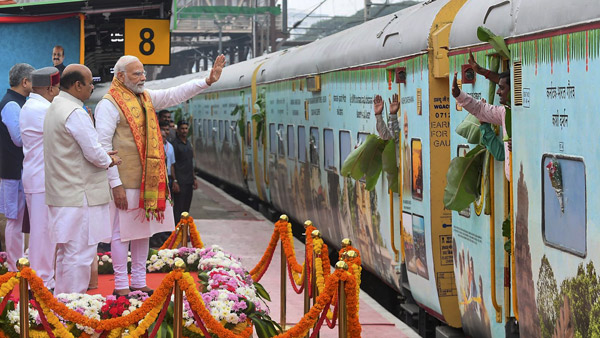 ഇന്ത്യൻ റെയിൽവേയുടെ വക ഒരു കാശി ട്രിപ്പ്..കമോൺ