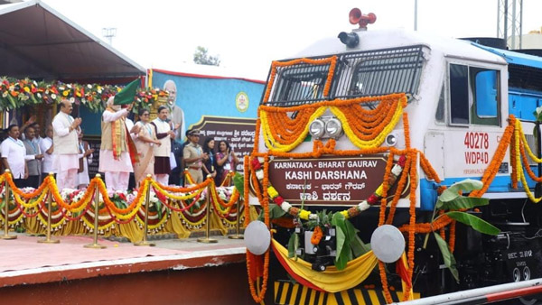 ഇന്ത്യൻ റെയിൽവേയുടെ വക ഒരു കാശി ട്രിപ്പ്..കമോൺ