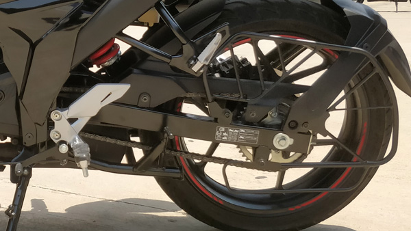 ബൈക്കെടുത്ത് പറപ്പിച്ചാൽ മാത്രം പോരാ; എങ്ങനെ ചെയിൻ വ്യത്തിയാക്കണമെന്ന് അറിയാമോ