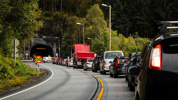 സിഗ്നലുകളെ ബഹുമാനിക്കാൻ പഠിക്കടോ; അക്ഷമ കാണിച്ചാൽ ലൈഫ് വേസ്റ്റ്