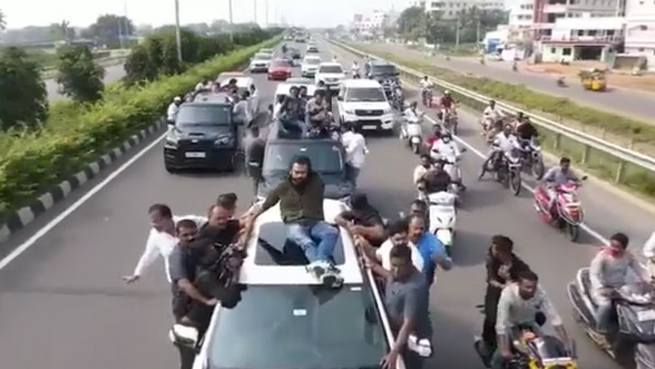 Ford Endeavour-ന് മുകളില്‍ പവന്‍ കല്ല്യാണിന്റെ സിനിമ സ്‌റ്റൈല്‍ വീഡിയോ; യാത്ര പൊലീസിനെ വെല്ലുവിളിച്ച് 