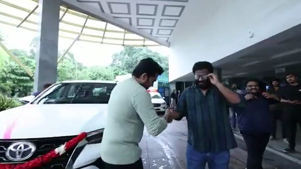 ഇതാണല്ലോ പുതിയ കീഴ്വഴക്കം! പടം സൂപ്പർ ഹിറ്റായതോടെ സർദാർ സംവിധായകന് ഫോർച്യൂണർ സമ്മാനിച്ച് നിർമാതാവ്