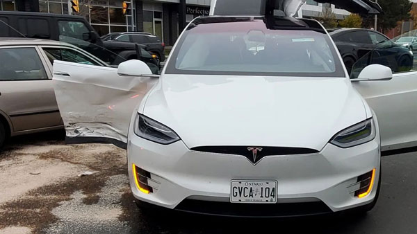 ടെസ്‌ല എന്നും രക്ഷകൻ; അപകടത്തിൽ നിന്ന് തലനാരിഴയ്ക്ക് രക്ഷപ്പെട്ട് നടി