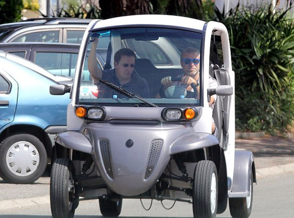 എളിമയാണ് സാര്‍ ഇവരുടെ മെയിന്‍; ശതകോടീശ്വരന്‍മാരുടെ 'സിമ്പിള്‍' കാറുകള്‍